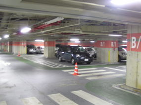 ホームズスタジアム神戸の地下駐車場