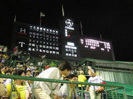 阪神甲子園球場のオーロラビジョン