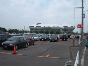 新潟スタジアム・ビックスワンの広大な駐車場
