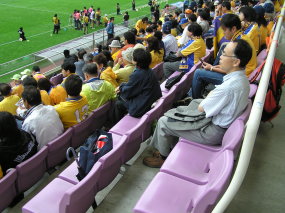 ユアテックスタジアム仙台の座席　背もたれはあるがカップホルダーはない