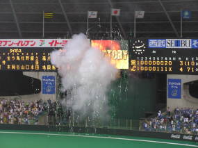 2007.6.14 西武対阪神 勝利決定の直後、打ち上げられる花火